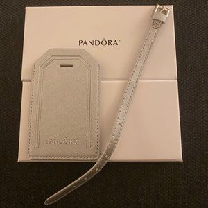 NWT. PANDORA LUGGAGE TAG - CHICAGO - SILVER